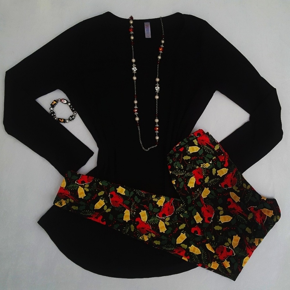 One size Lularoe holiday leggings.